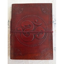 MOYEN carnet en cuir motif Om
